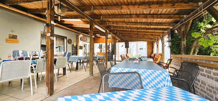 Biergarten mit überdachter Terrasse