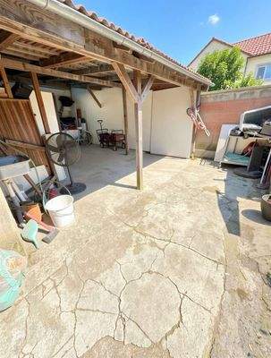 Hof - (KI generiert)