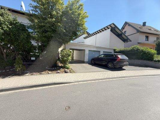 Garagen und Zufahrt Carports.jpg