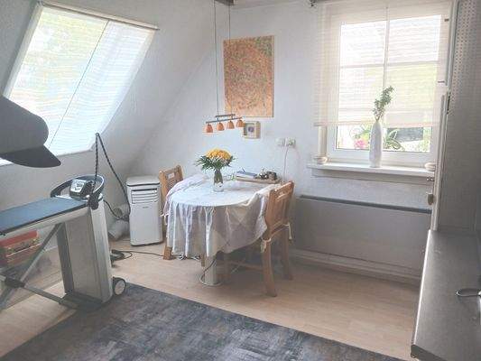 Küche mit Essplatz im OG.jpg