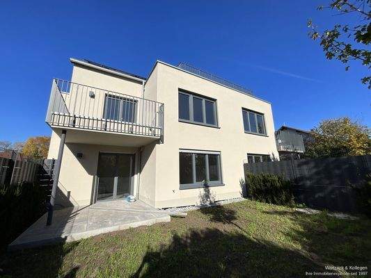 Wohnhaus mit Blick auf den Balkon