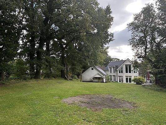 Ganz viel Garten und Baumbestand