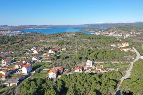 Baugrundstück in ruhiger Lage nahe Šibenik