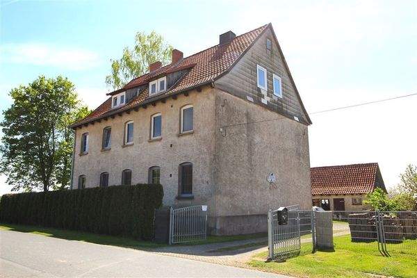 Wohnhaus straßenseitig