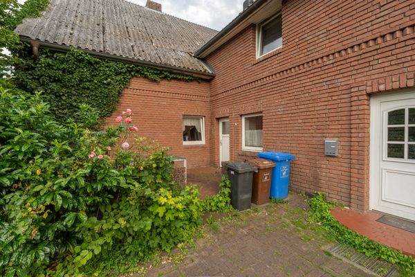 Eingangsbereich und Terrasse