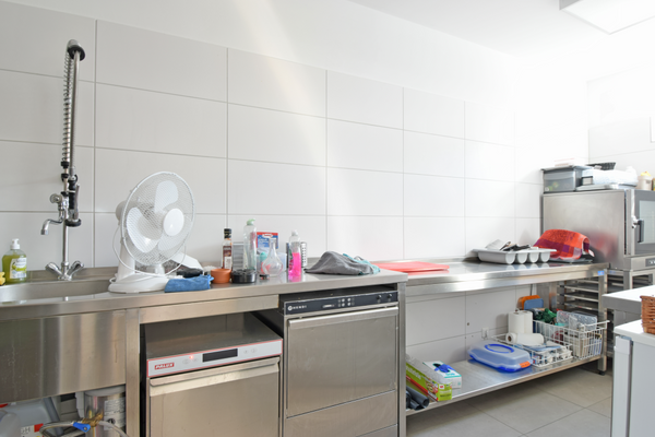 Großzügige Wärmeküche