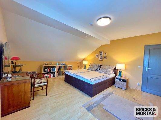 Schlafzimmer 1 noch möbliert