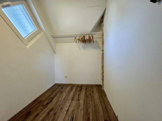 Kinderzimmer 1 begehbarer Kleiderschrank