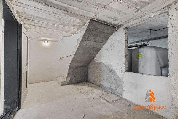 Treppenaufgang ins Erdgeschoss