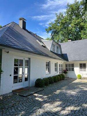 Teilansicht mit den Eingängen