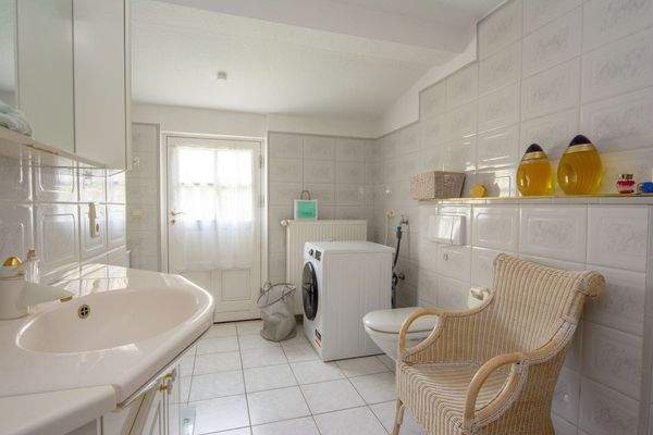 Hauptwohnung- Badezimmer