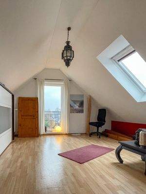 attraktives Schlafzimmer auf der 2. Ebene