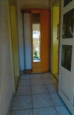 EG - Flur zur 3-Raum-Wohnung