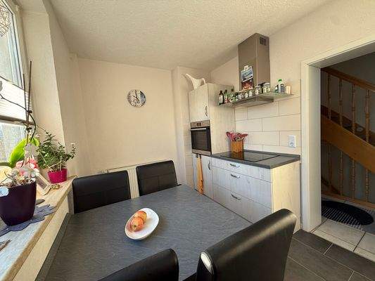 Moderne Einbauküche im EG