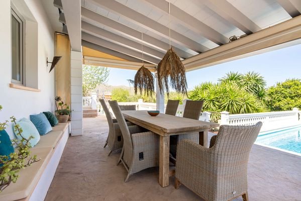 überdachte Terrasse