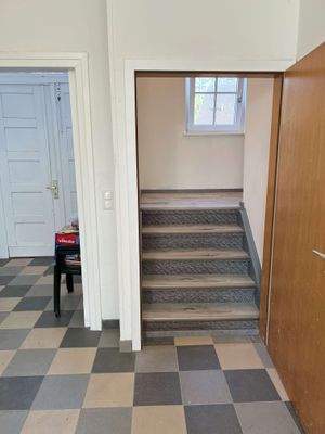 x02 Eingang Treppenhaus.JPG