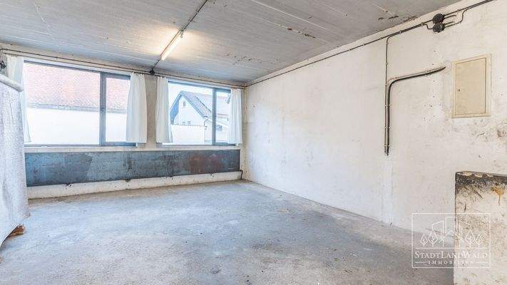 Lagerraum an Werkstatthalle