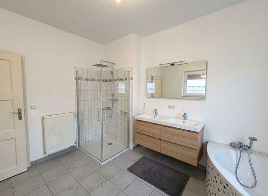 Badezimmer - KI eingerichtet