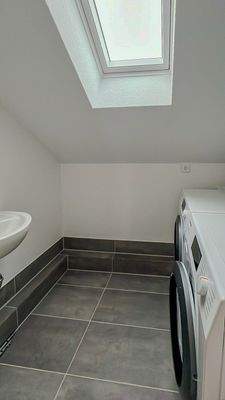 Hauswirtschaftsraum mit WAMA und Trockner_2