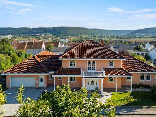 Mediterrane Villa mit KfW-55-Standard