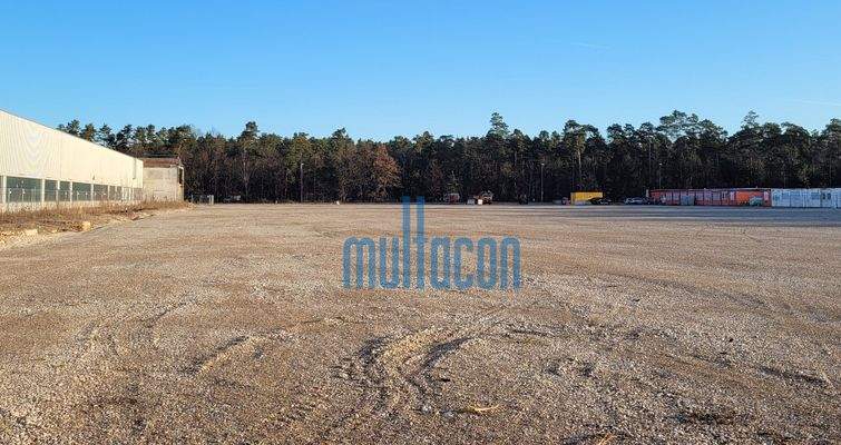 Geschotterte Freifläche.jpg