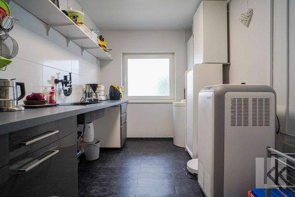 ...anliegendem Hauswirtschaftsraum