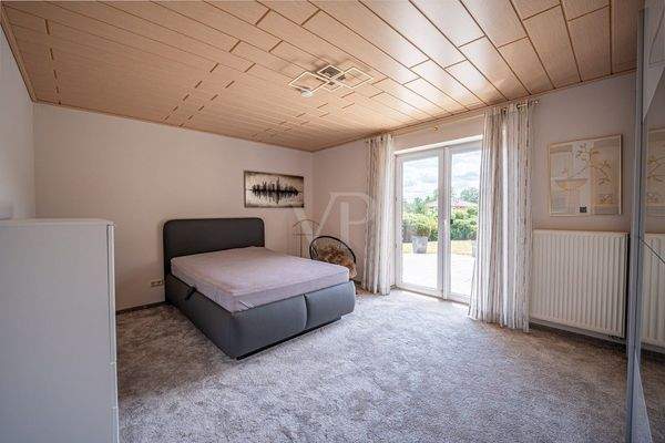 Schlafzimmer mit Gartenzugang