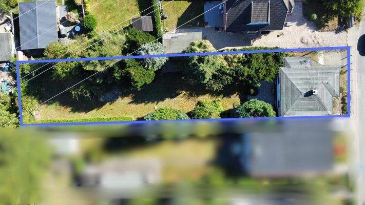 Baugrundstück mit Altbestand und Entwicklungspotenzial in Rellingen