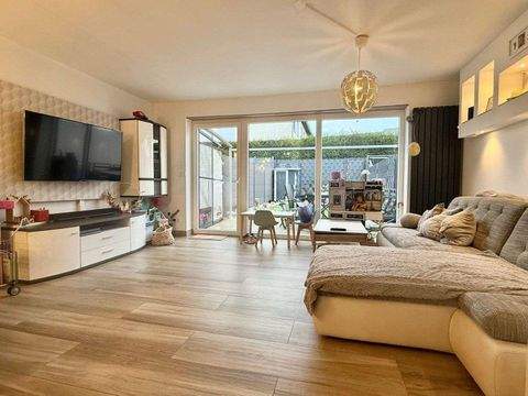 Wohnbereich mit Gartenzugang im EG