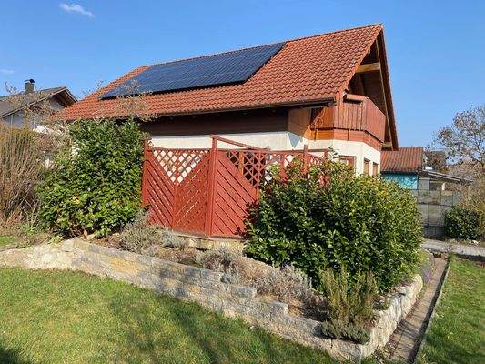 Aussenansicht mit windgeschützter Terrasse