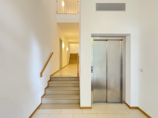 Hauseingang/Aufzug