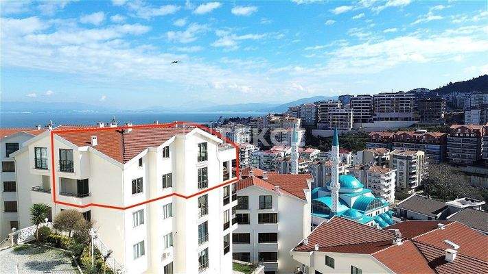 Apartment with Pool Near the Coast in Mudanya Bursa