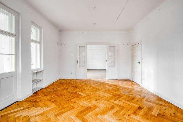 Wohnbereich mit Flügeltüren