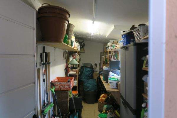 Abstellraum  hinter der Garage