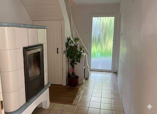 EG: Kachelofen mit Flur Richtung Garten