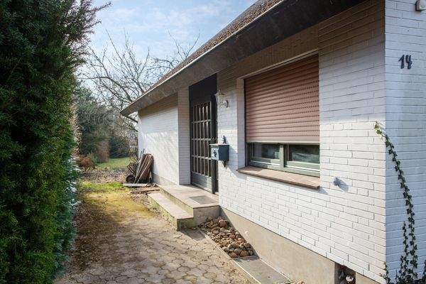 02_Zufahrt-seitlich Bestand.jpg