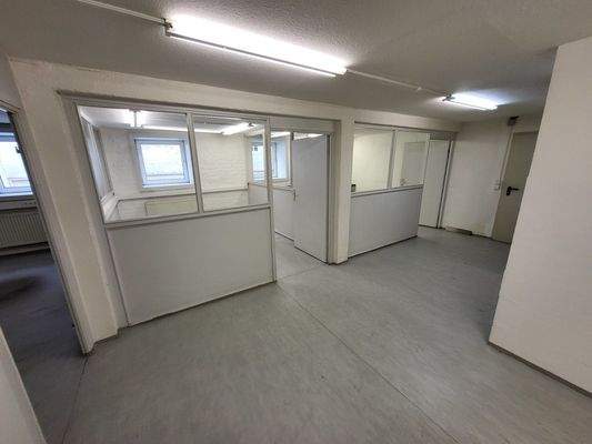 1. OG: Flur zu sep. Räumen