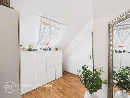 CAM04259G0-PR0083-STILL027