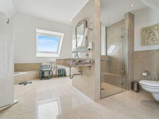 Badezimmer Ansicht 1