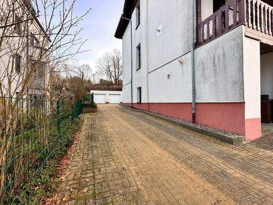 Zufahrt Garagen