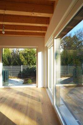 Große Fensterflächen