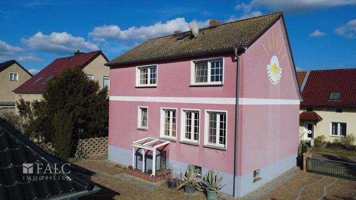 Rückansicht Haus (Einfahrt)