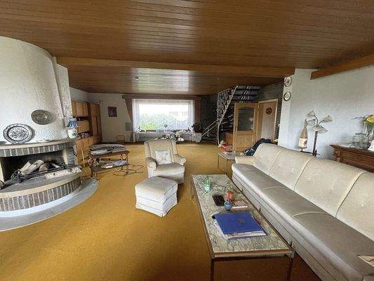 Wohnzimmer mit Kamin