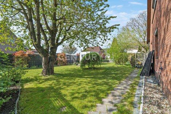 Garten neben dem Haus 