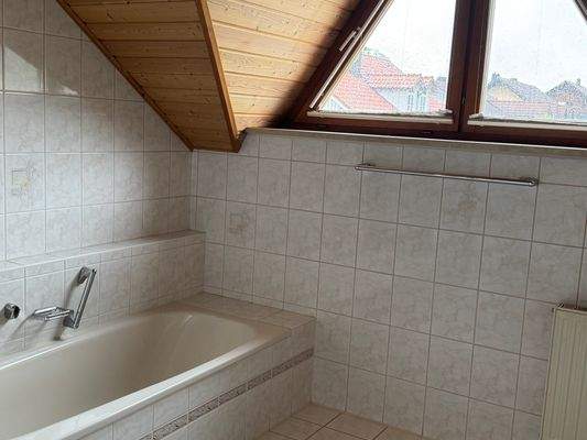 Badezimmer mit Wanne.jpg