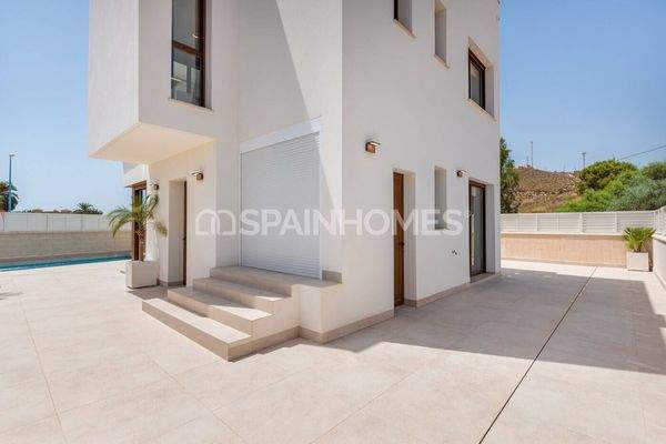 Fashionable Detached Houses Close to the Beach in Palomares