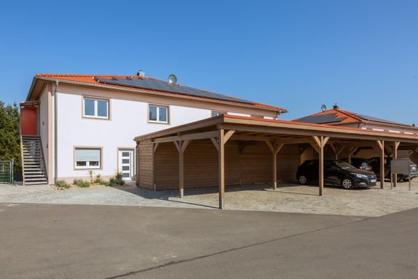 Außenansicht Carport, Haus.jpg