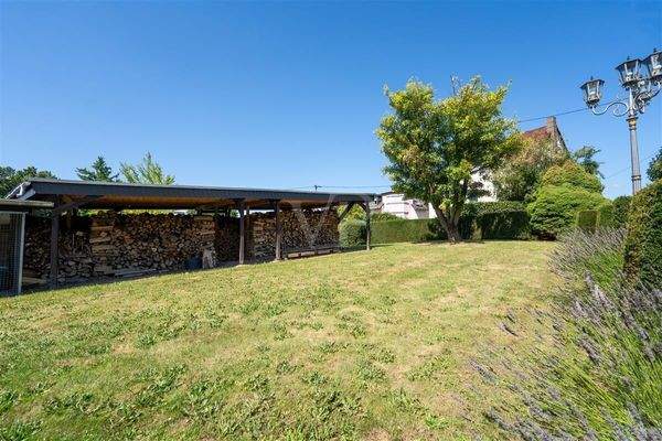 Außenbereich vor dem Anwesen