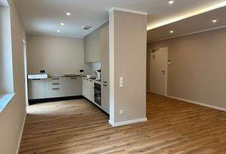 Küche mit Zugang zur Terrasse