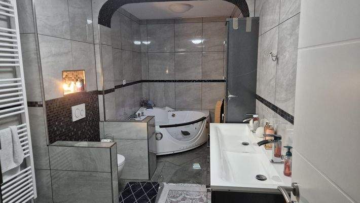 Vorderhaus_OG Bad_06.jpg